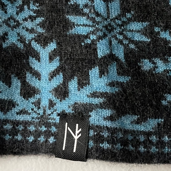 Neve Dark Charcoal Gray and Blue Snowflake 1/4 Zip Wool Sweater, Size M - Picture 4 of 14